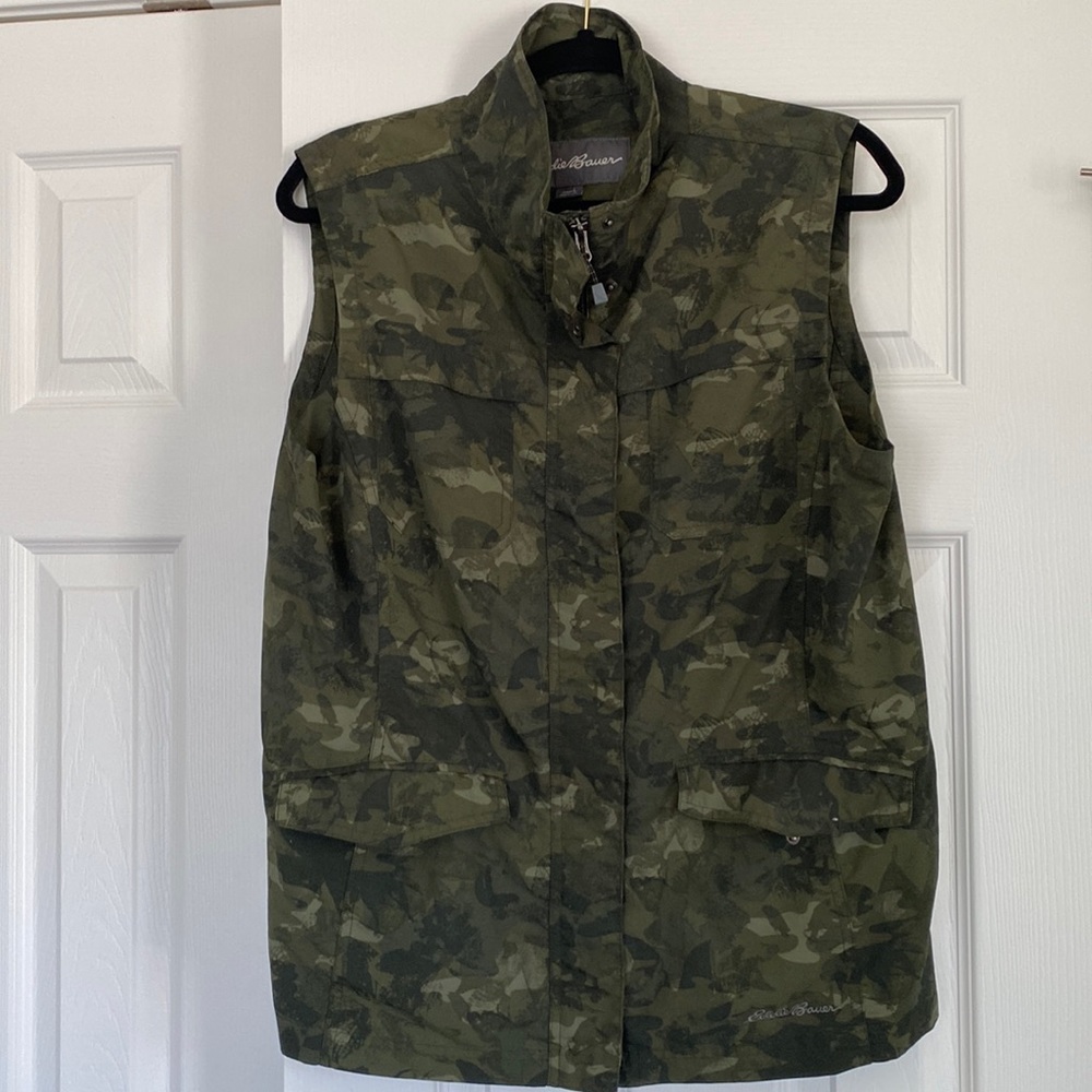 Eddie Bauer camo vest